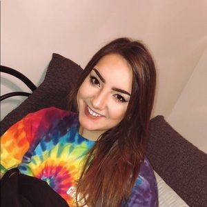 Meet your Posher, Alexis